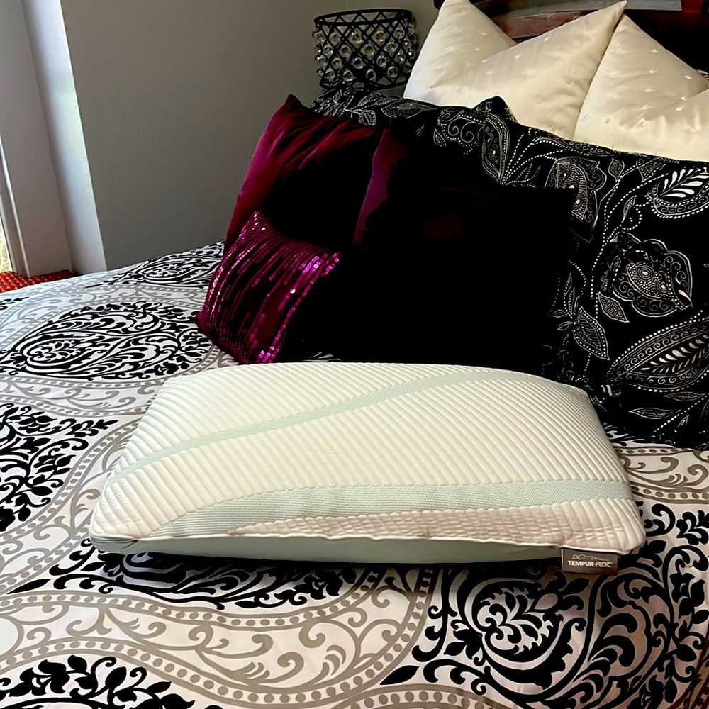Tempur-pedic queen size TEMPUR-AdaptPro+ cooling pillow